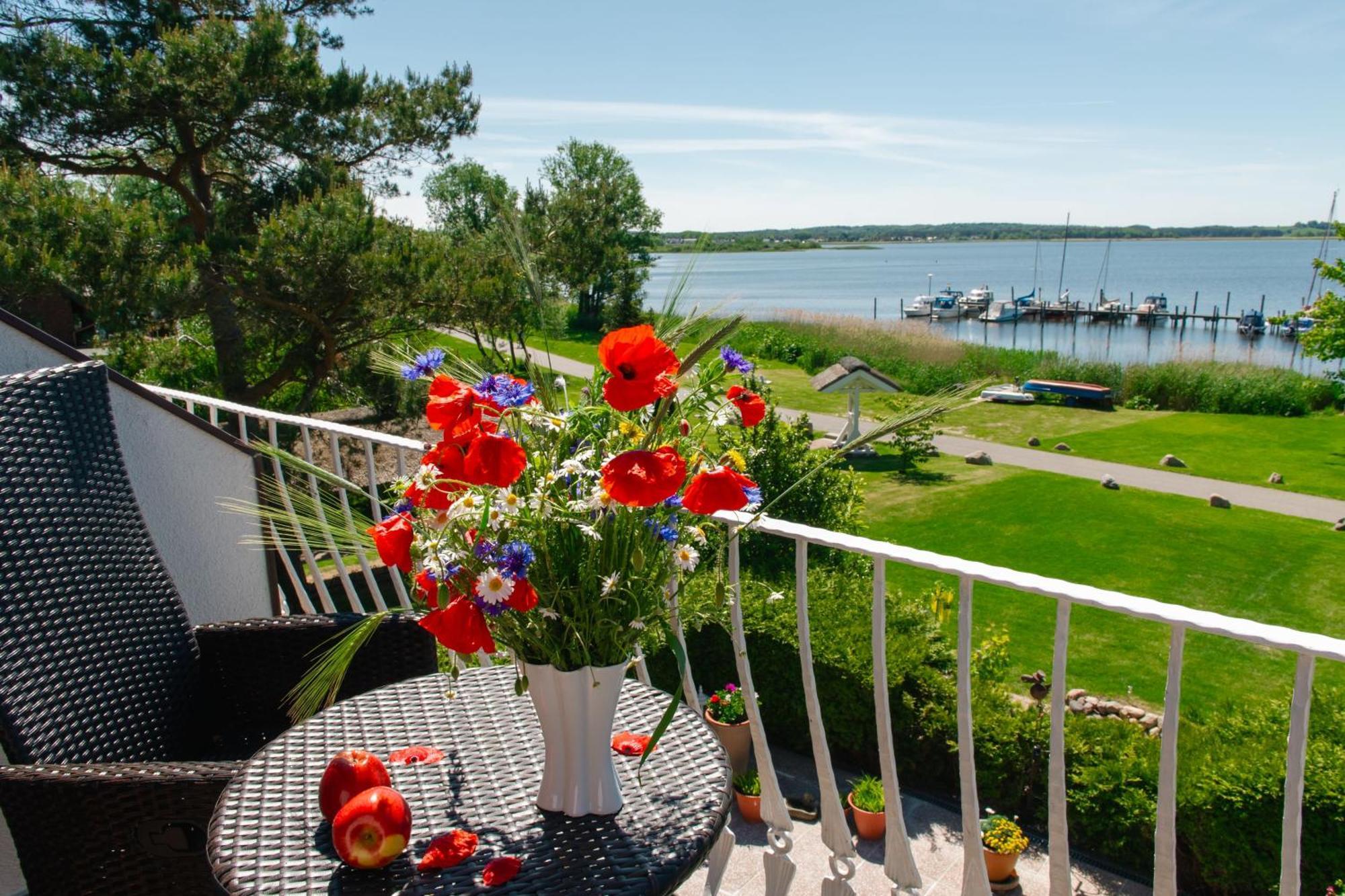 Selliner Ferienappartements Mit Balkon Und Seeblick Exterior photo
